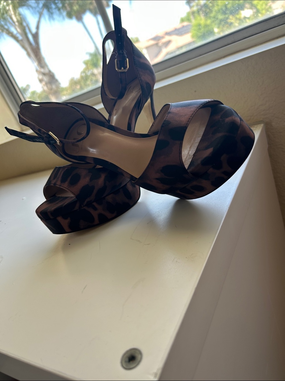 Jennifer Lopez Brown Leopard Print Platform Ankle-Strap Heels - Picture 4 of 4